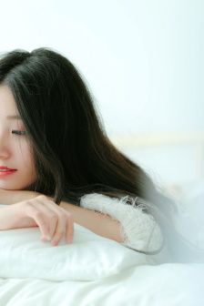 被偷拍到的学生奶头